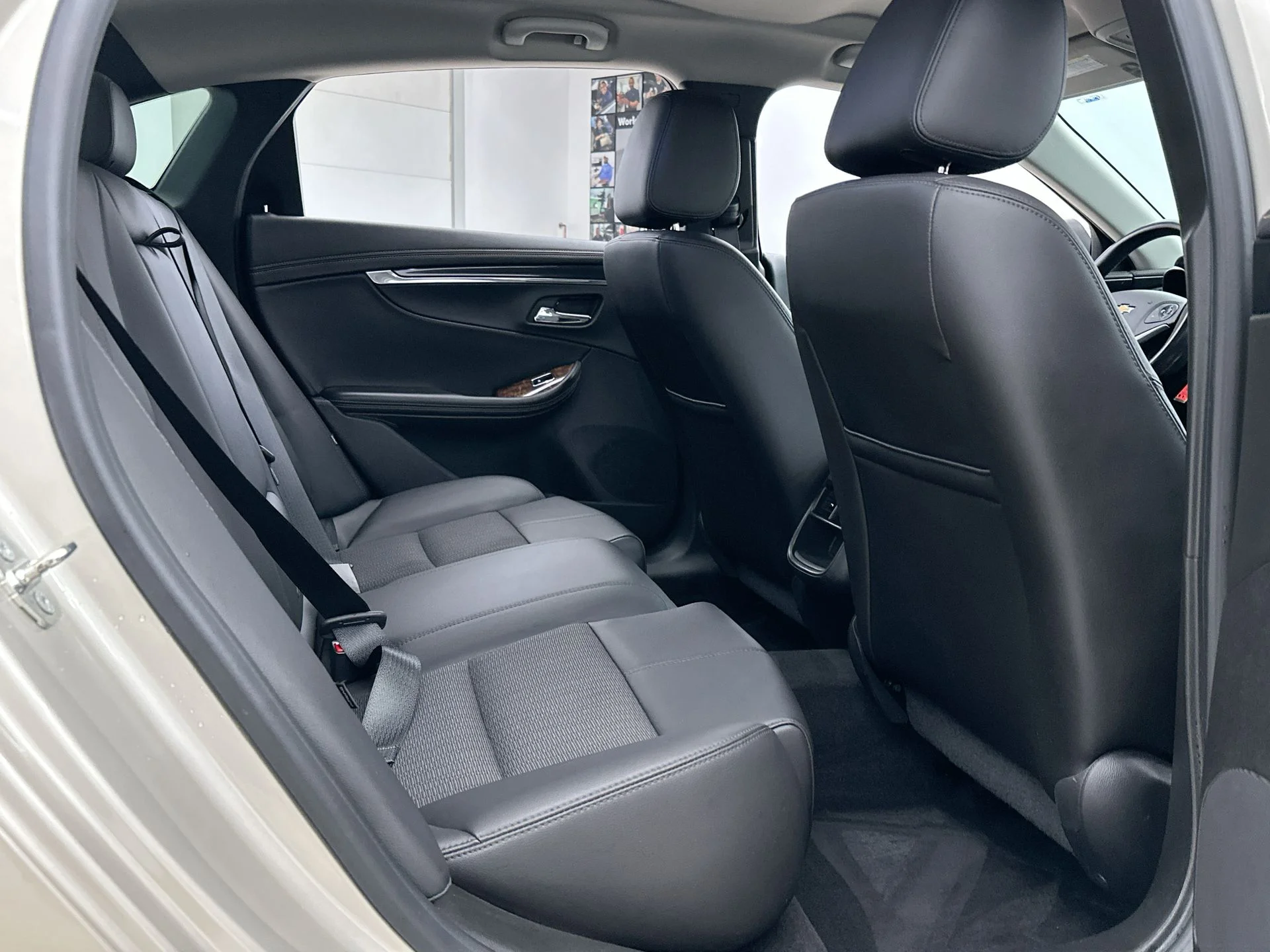 Used 2015 Gold Chevrolet LT image 17