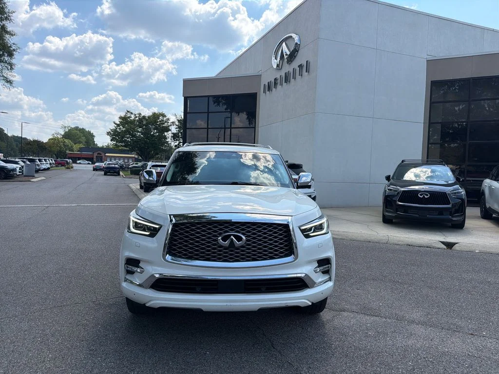 Used 2018 Moonstone White INFINITI  image 3