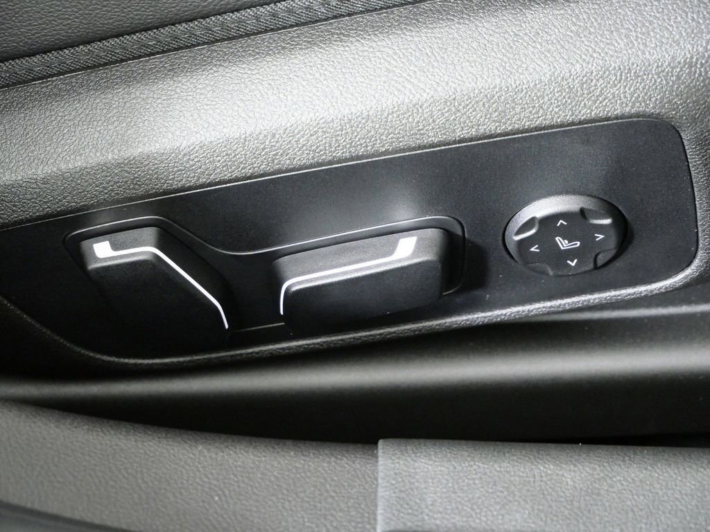 Used 2026 Black Sapphire Metallic BMW 330i xDrive image 23