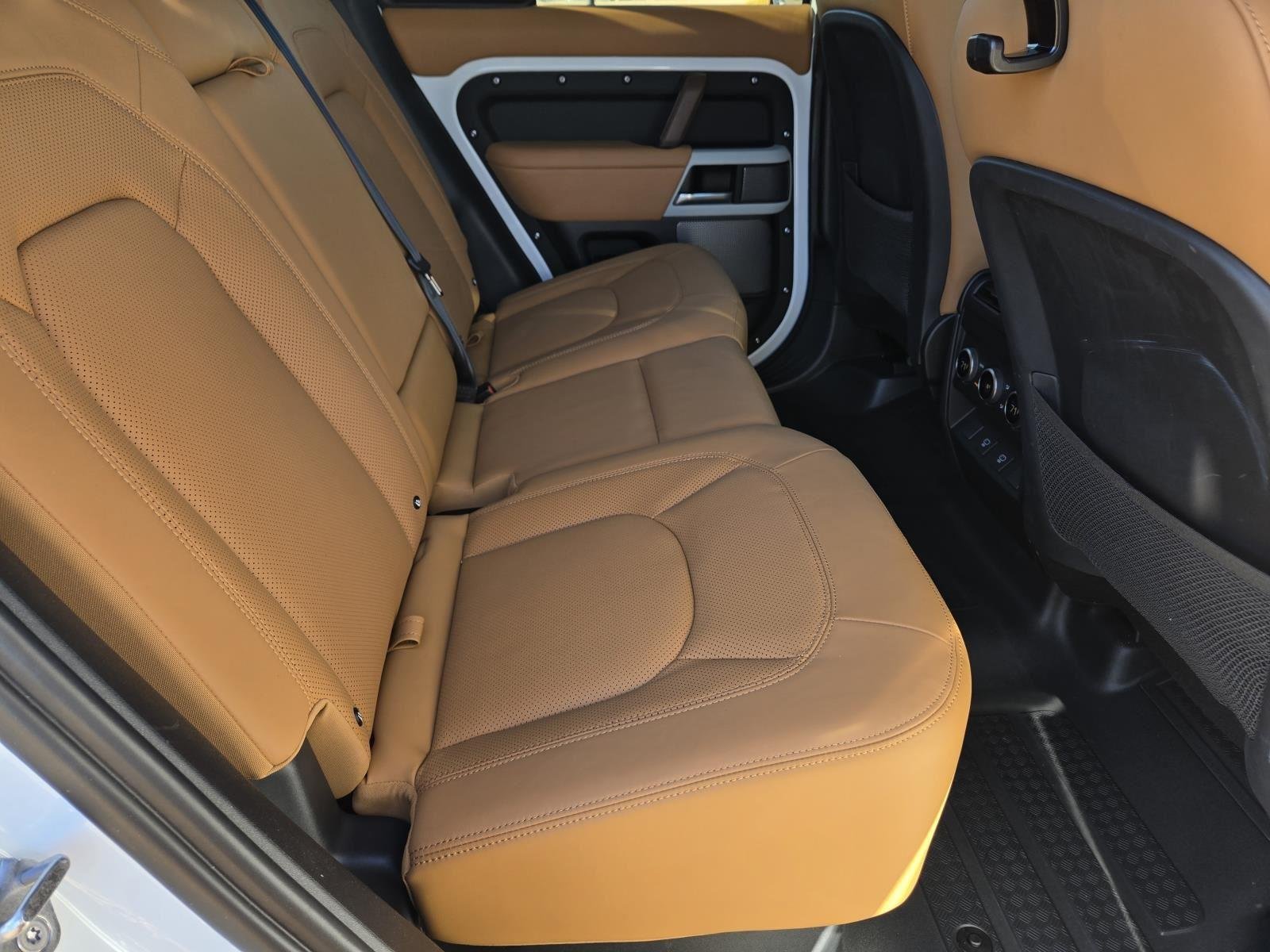 Used 2024 Fuji White Land Rover SE image 26