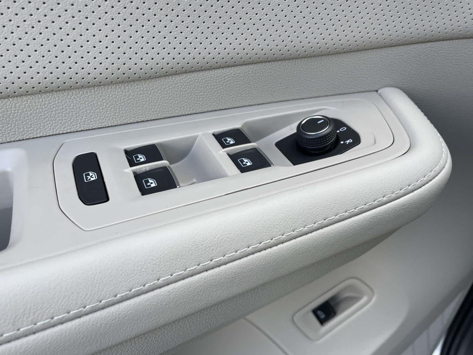 New 2026 Opal White Pearl Volkswagen 2.0T SEL image 33