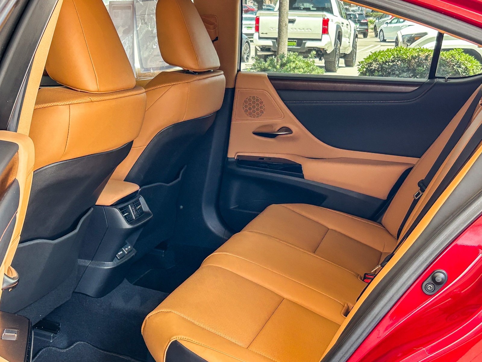 Used 2025 MATADOR RED MICA Lexus ES 300H PREMIUM image 18