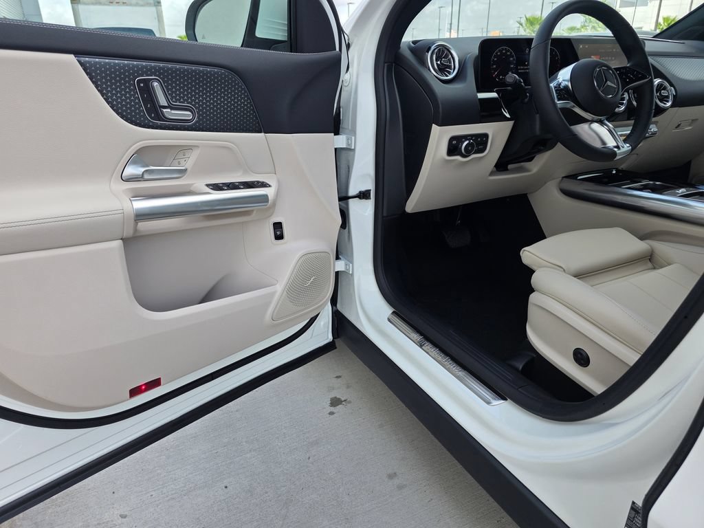 New 2026 Polar White Mercedes-Benz GLA 250 image 41
