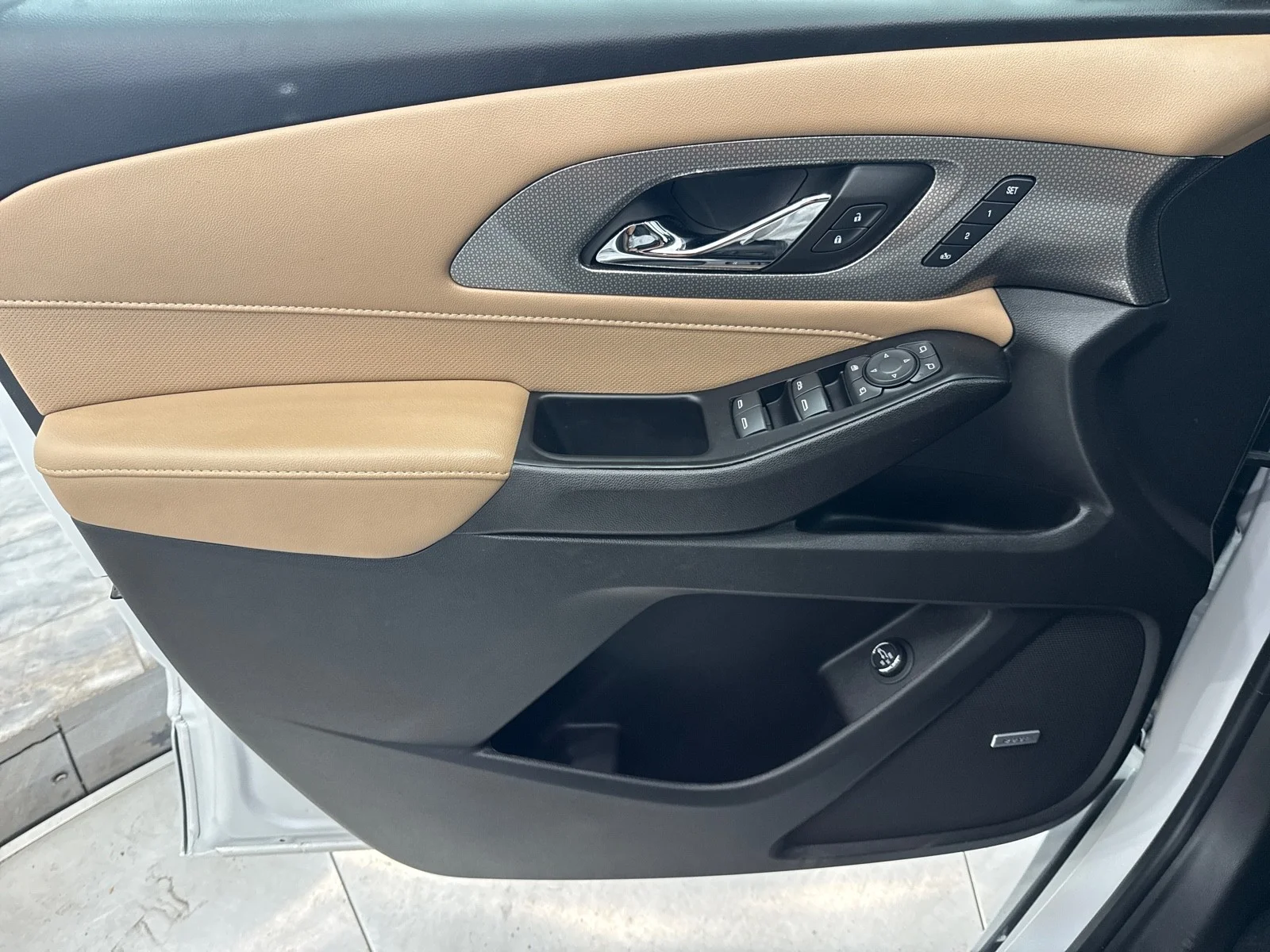 Used 2023 Iridescent Pearl Tricoat Chevrolet Premier FWD image 36