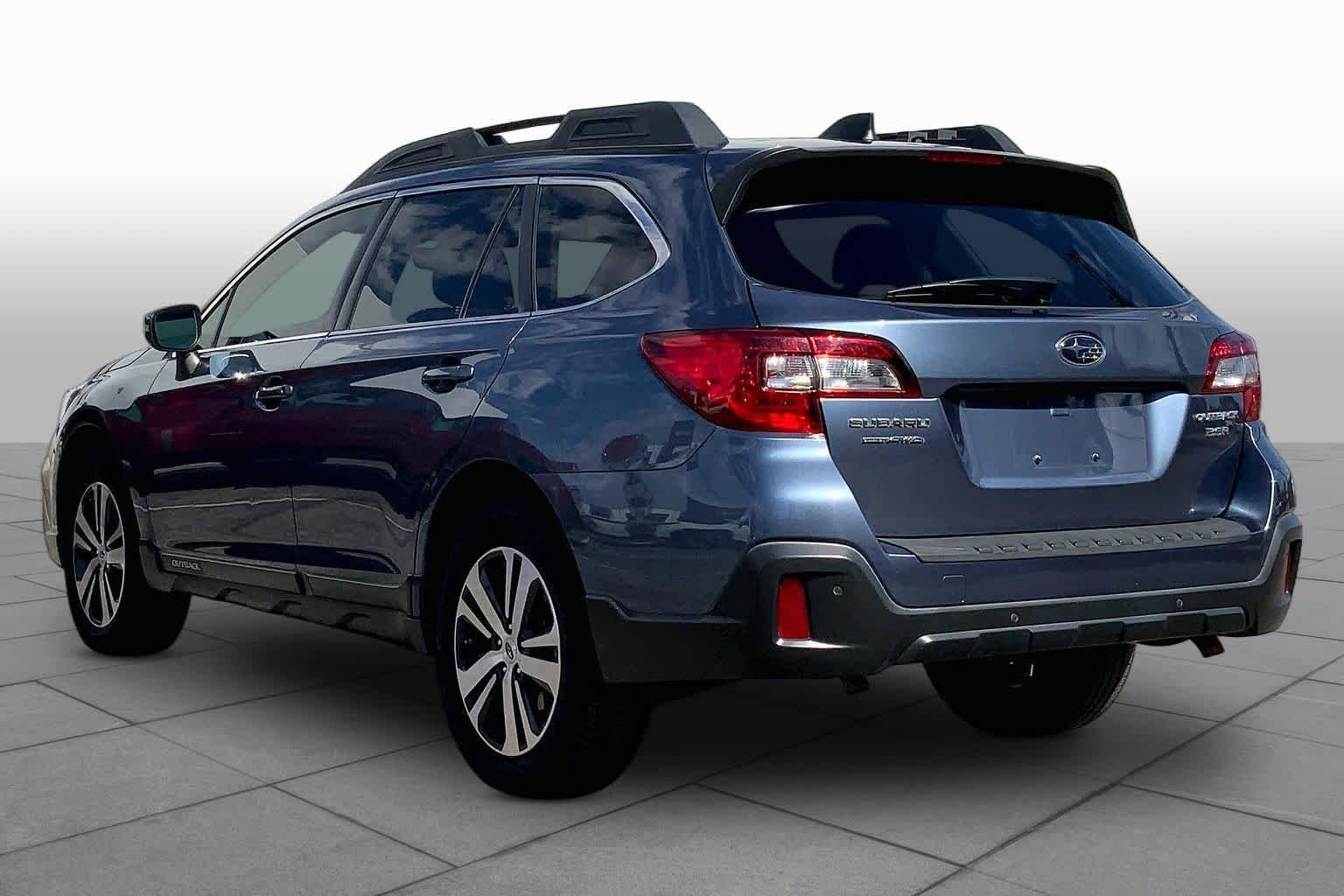 Used 2018 Twilight Blue Metallic Subaru Limited image 10