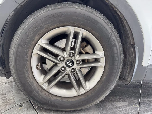 Used 2018 Sparkling Silver Hyundai 2.4 Base image 10