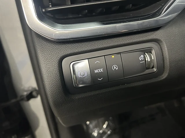 Used 2025 GRAY GMC FWD Elevation image 27