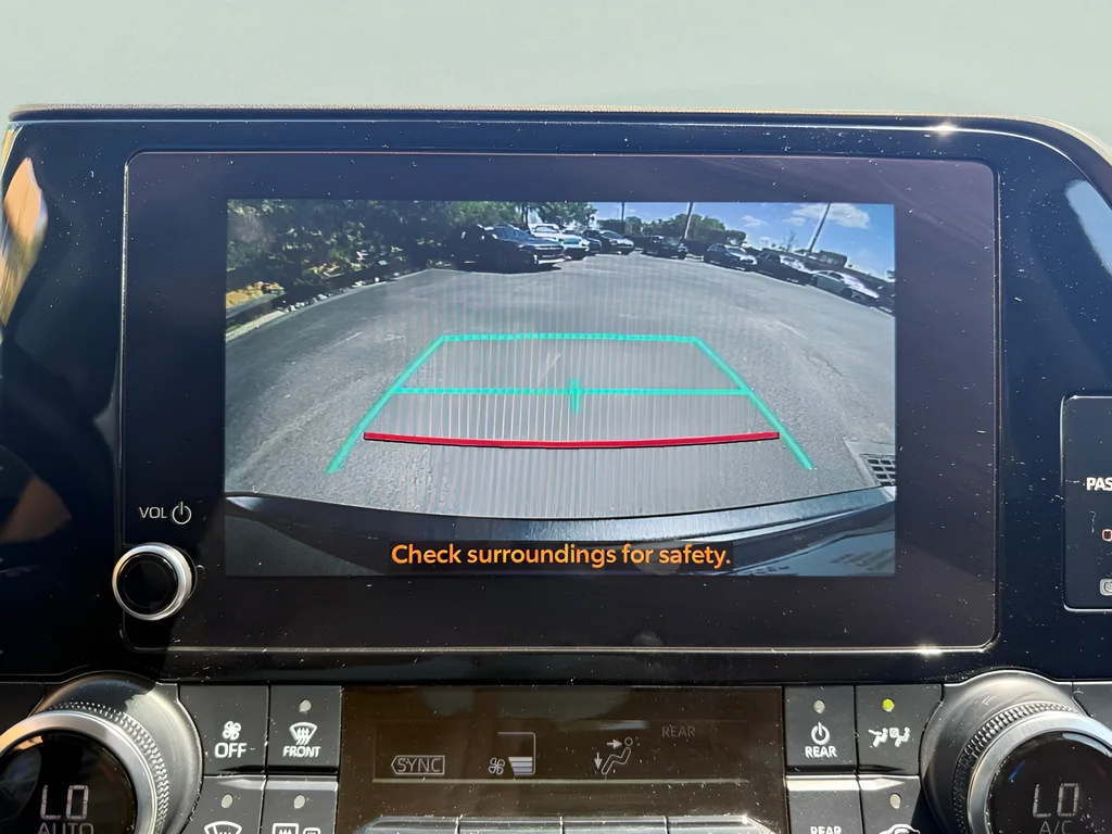 2023 Toyota Highlander LE - Photo 19
