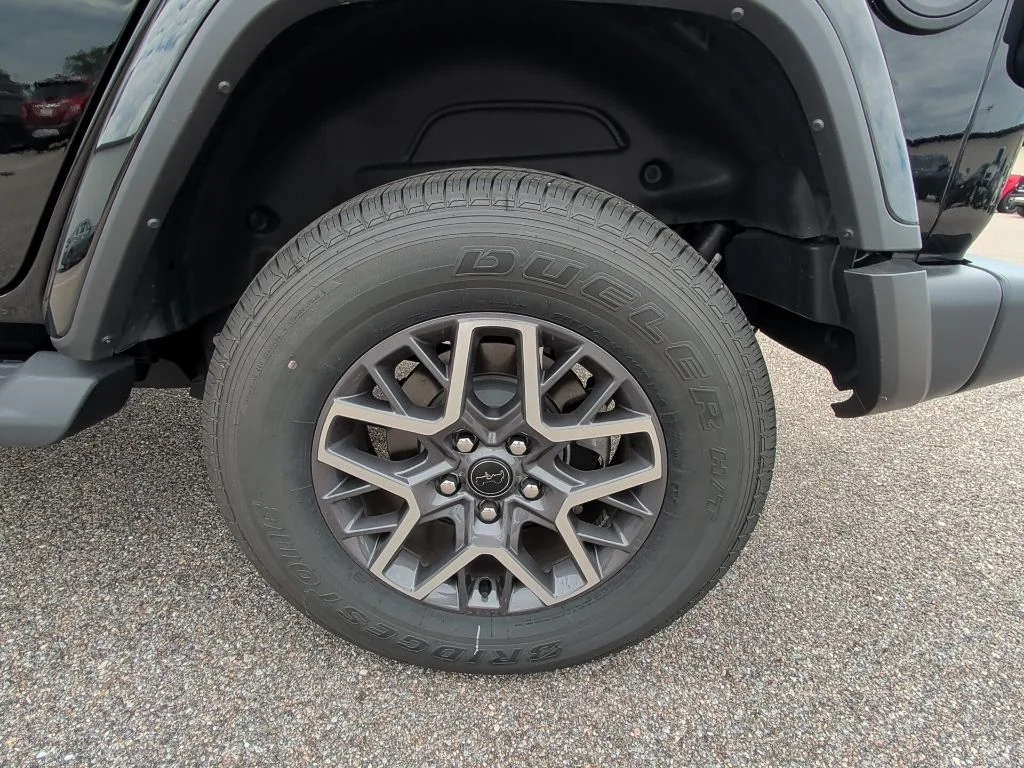 Used 2025 Black Jeep Sahara image 9