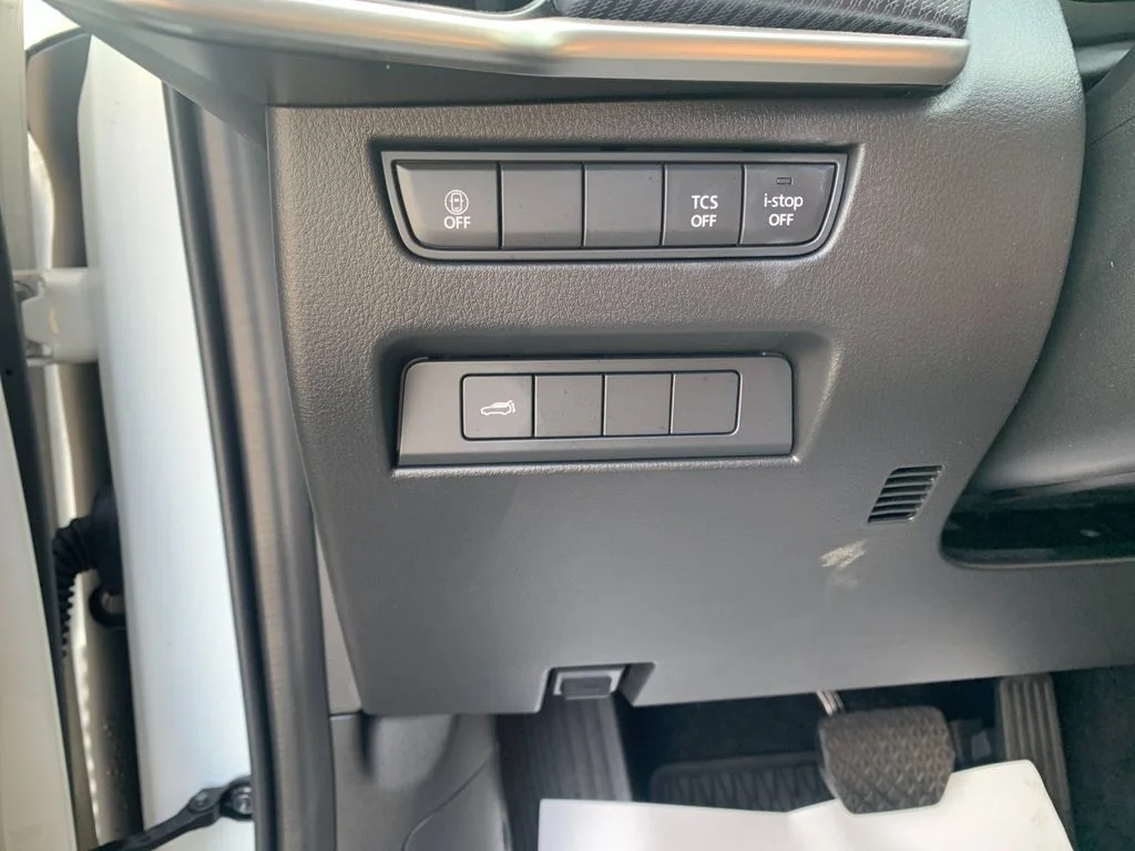 Used 2025 White Mazda 3.3 Turbo Select image 33