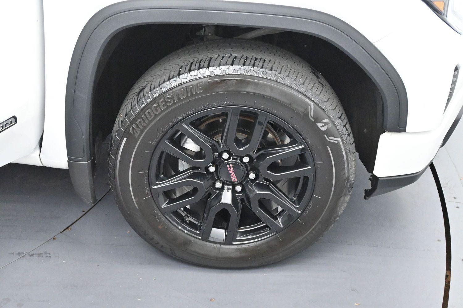 Used 2024 Summit White GMC Elevation image 33