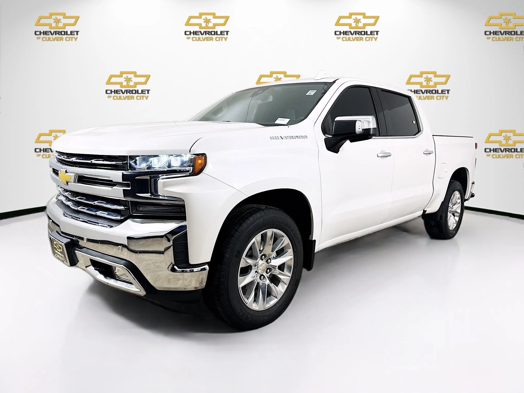 Used 2021 IRIDESCENT PEARL TRICOAT Chevrolet LTZ image 3
