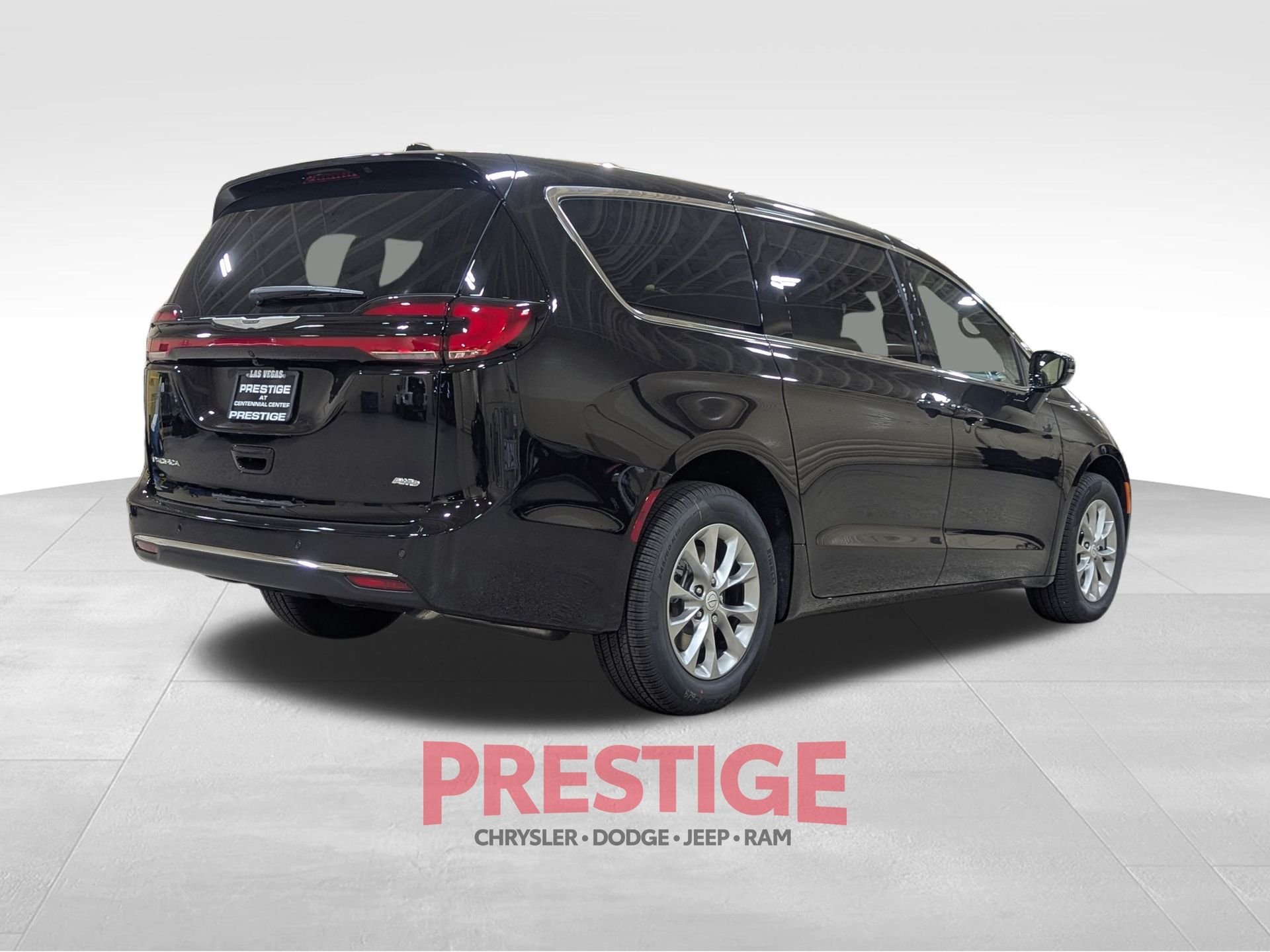 New 2026 Diamond Black Crystal Pearl-Coat Exterior Paint Chrysler Select image 5