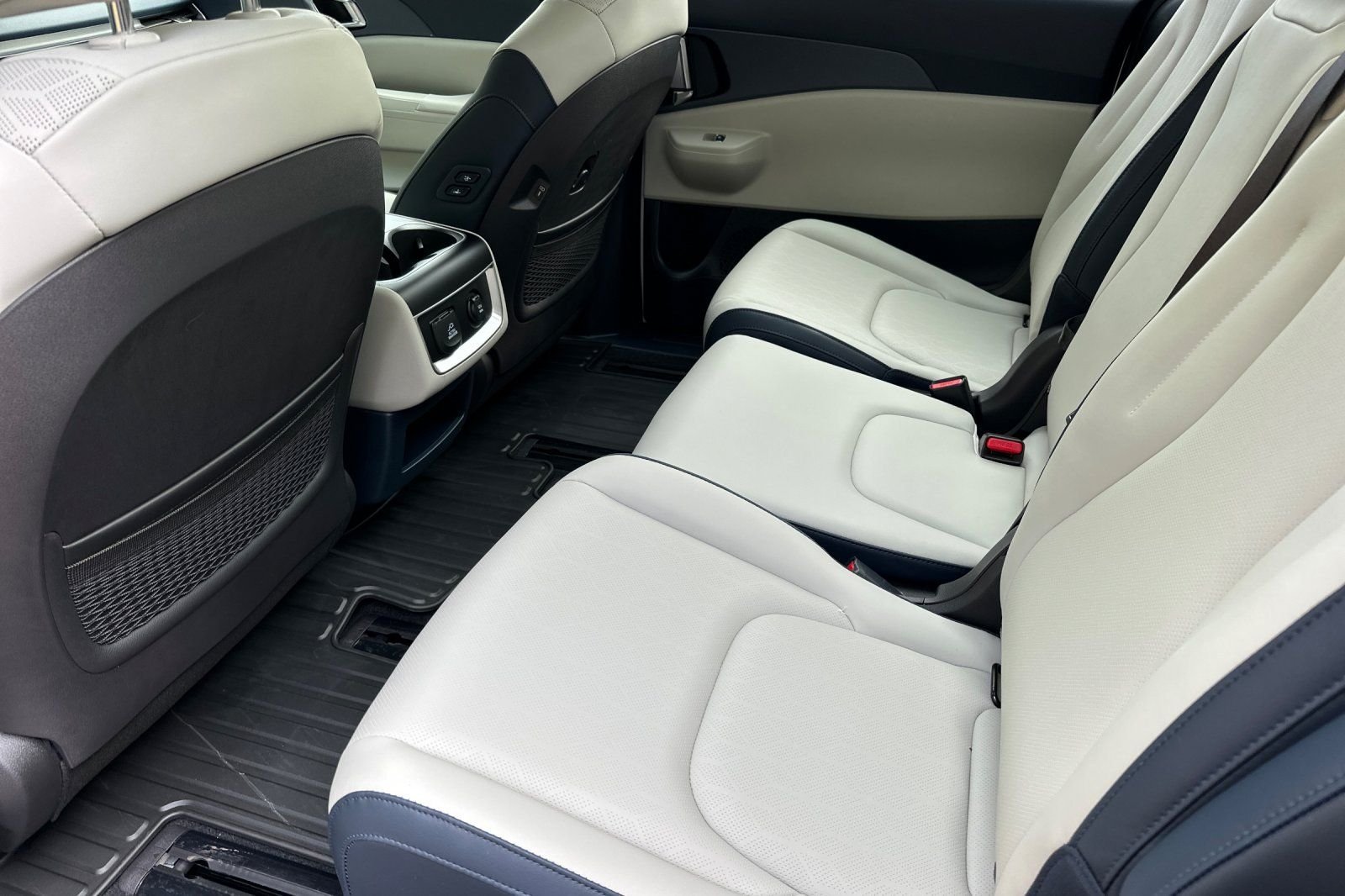 2026 Kia Carnival SX - Photo 8