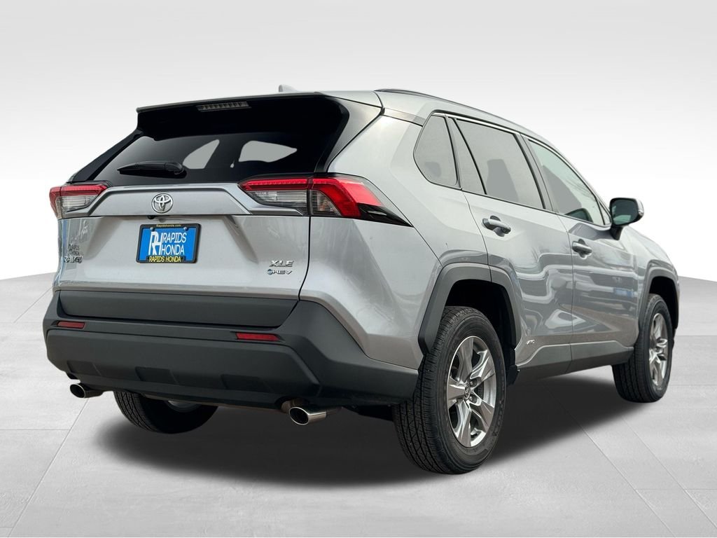 Used 2025 Silver Sky Metallic Toyota XLE image 21