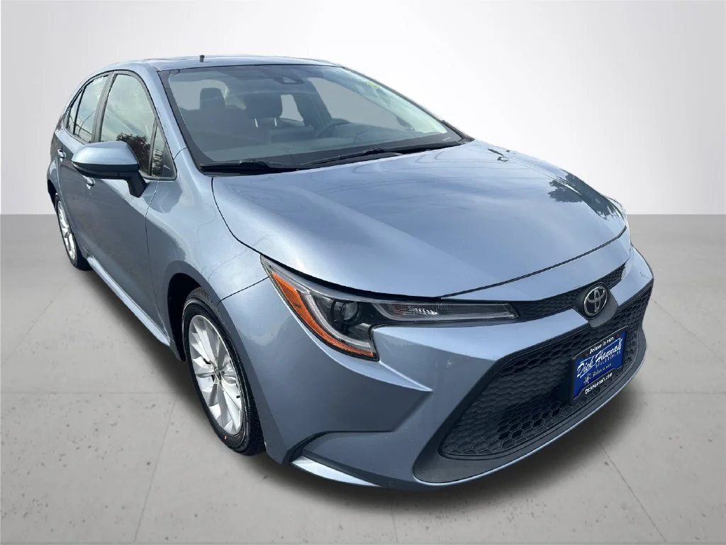Certified Used 2022  Toyota LE image 6