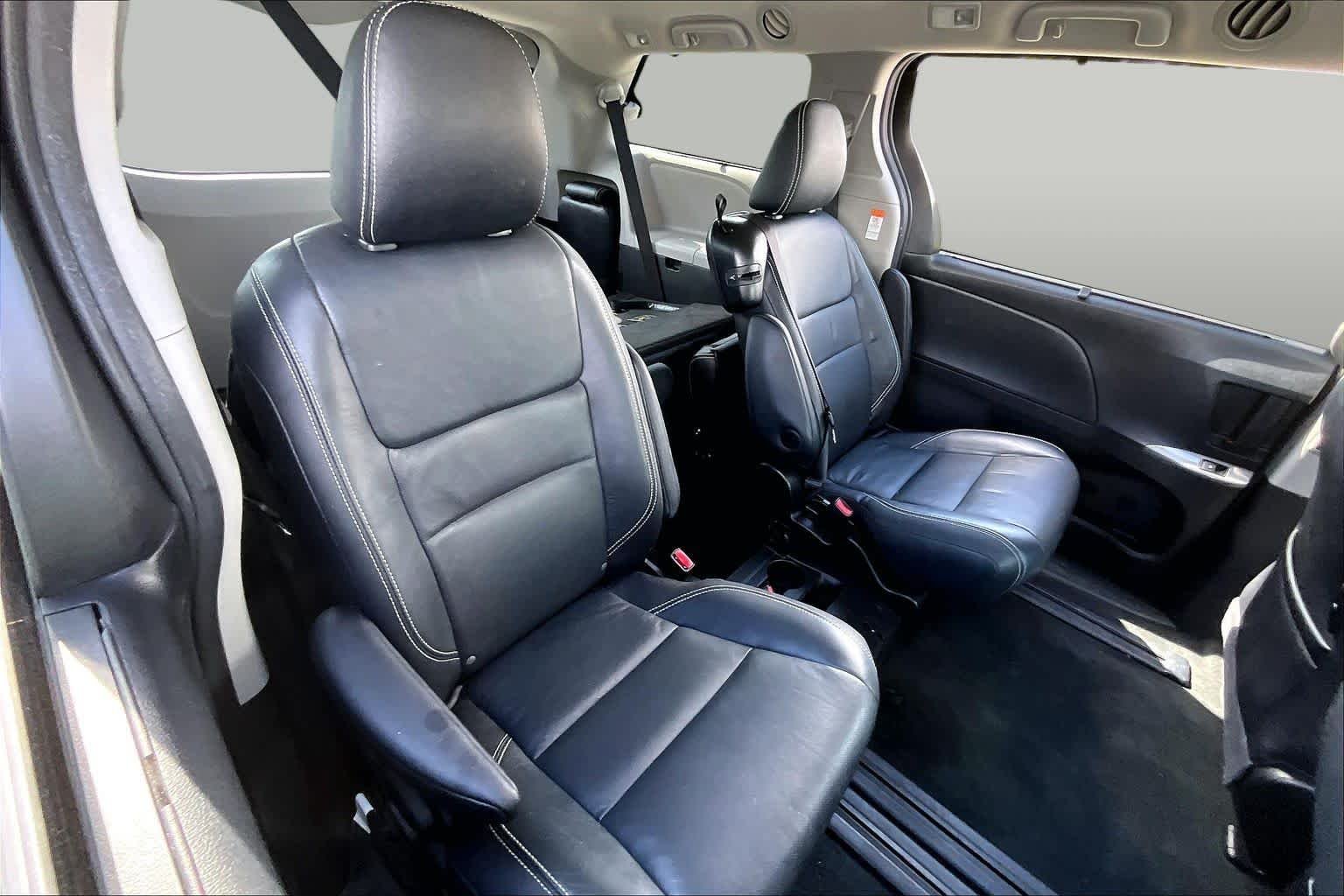 Used 2017 Midnight Black Metallic Toyota SE image 19