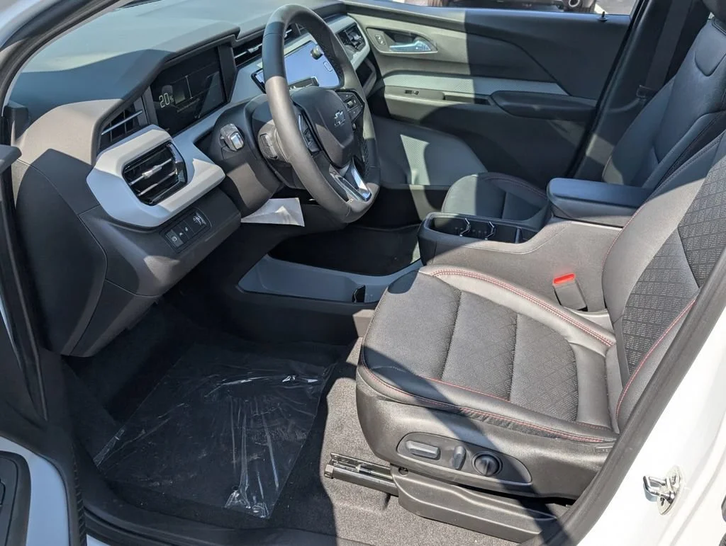 New 2027 Summit White Chevrolet RS image 4