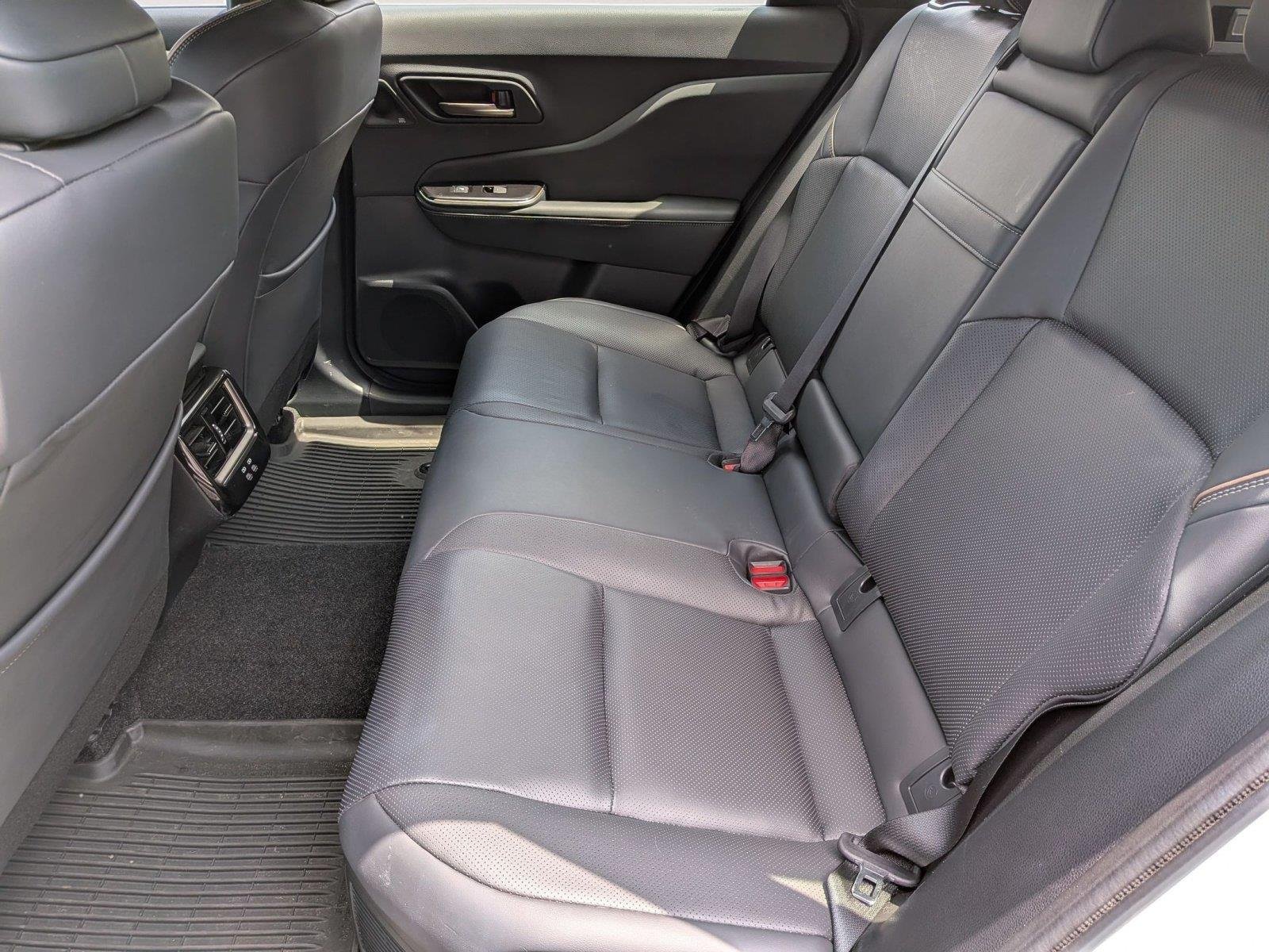 Used 2025 Oxygen White Toyota Limited image 32