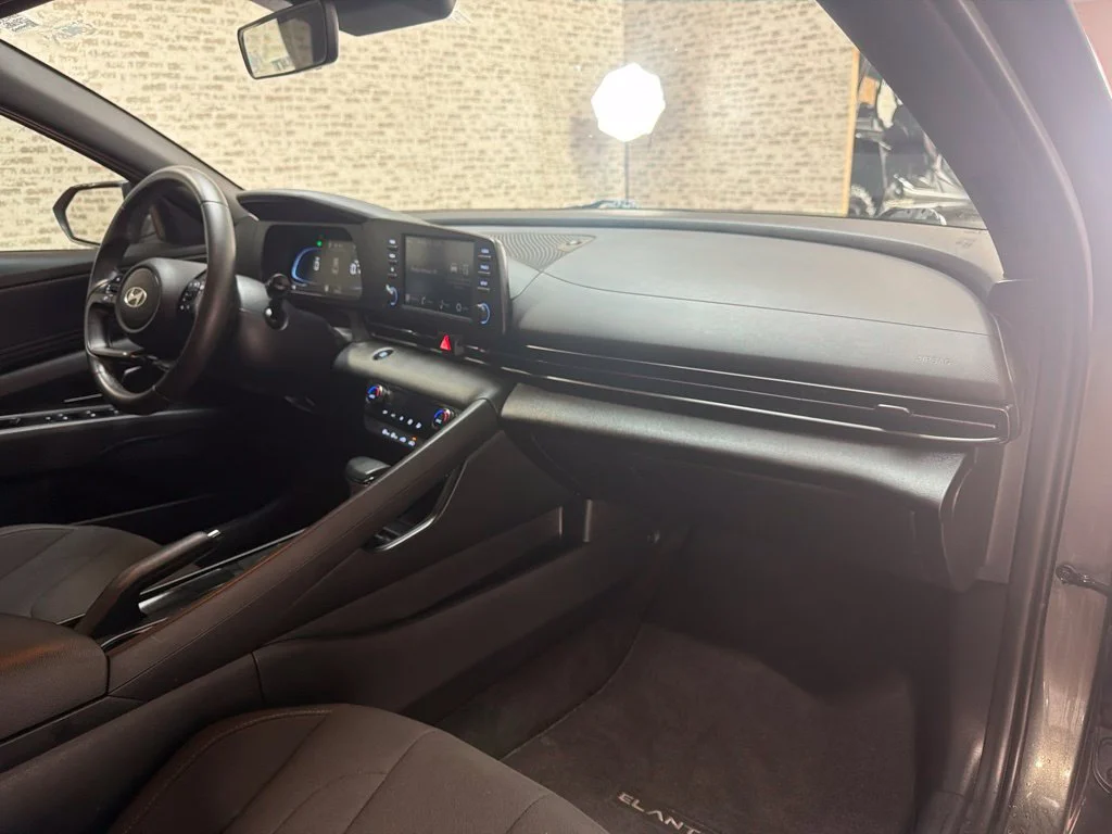 Used 2025 Amazon Gray Hyundai SEL Sport image 12