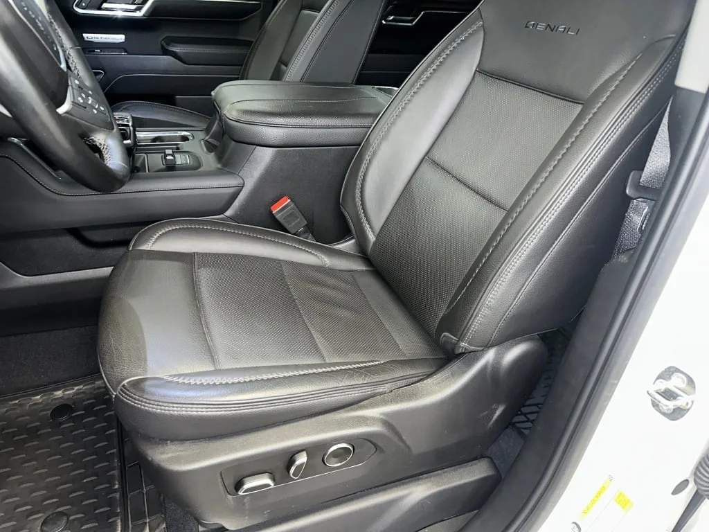 Used 2024 White Frost Tricoat GMC Denali image 5