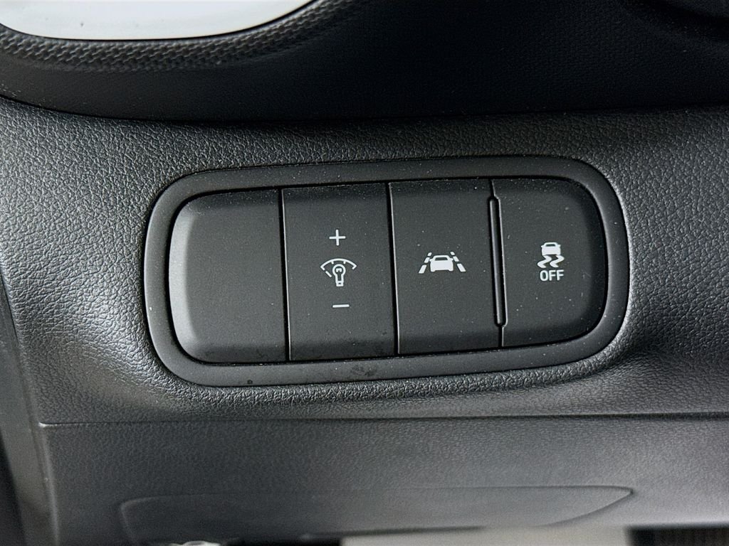 Used 2022 White Hyundai Limited image 10