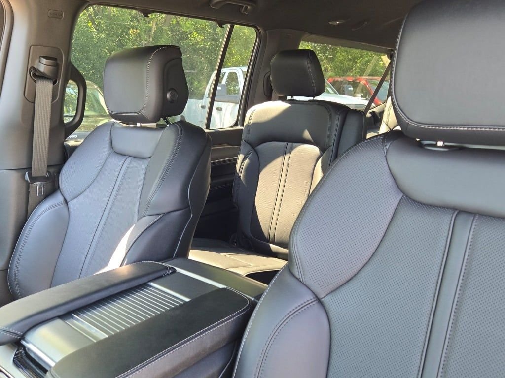 New 2026 High Gloss Black Exterior Paint Jeep Limited Altitude image 27