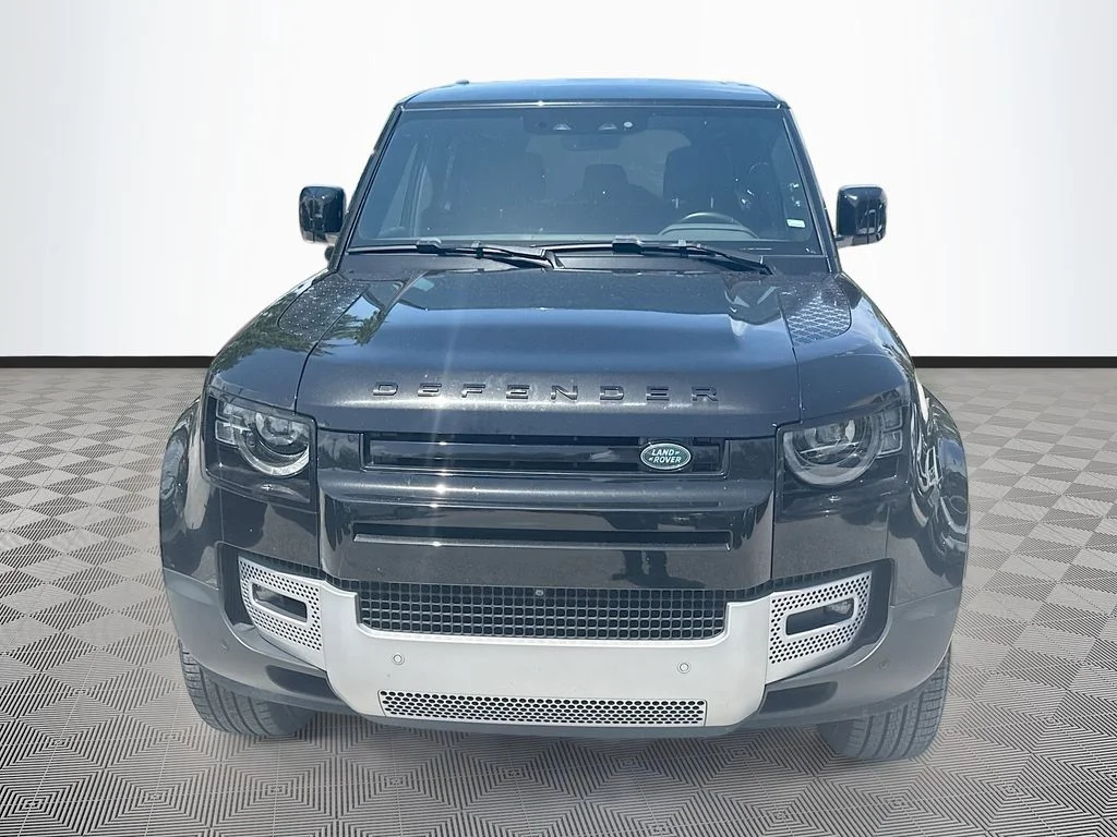 Used 2025  Land Rover S image 2