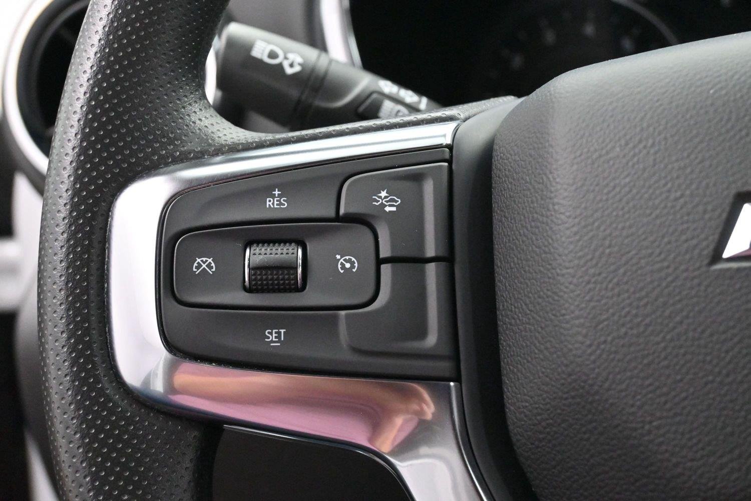 Used 2023 SUMMIT WHITE Chevrolet LT image 19