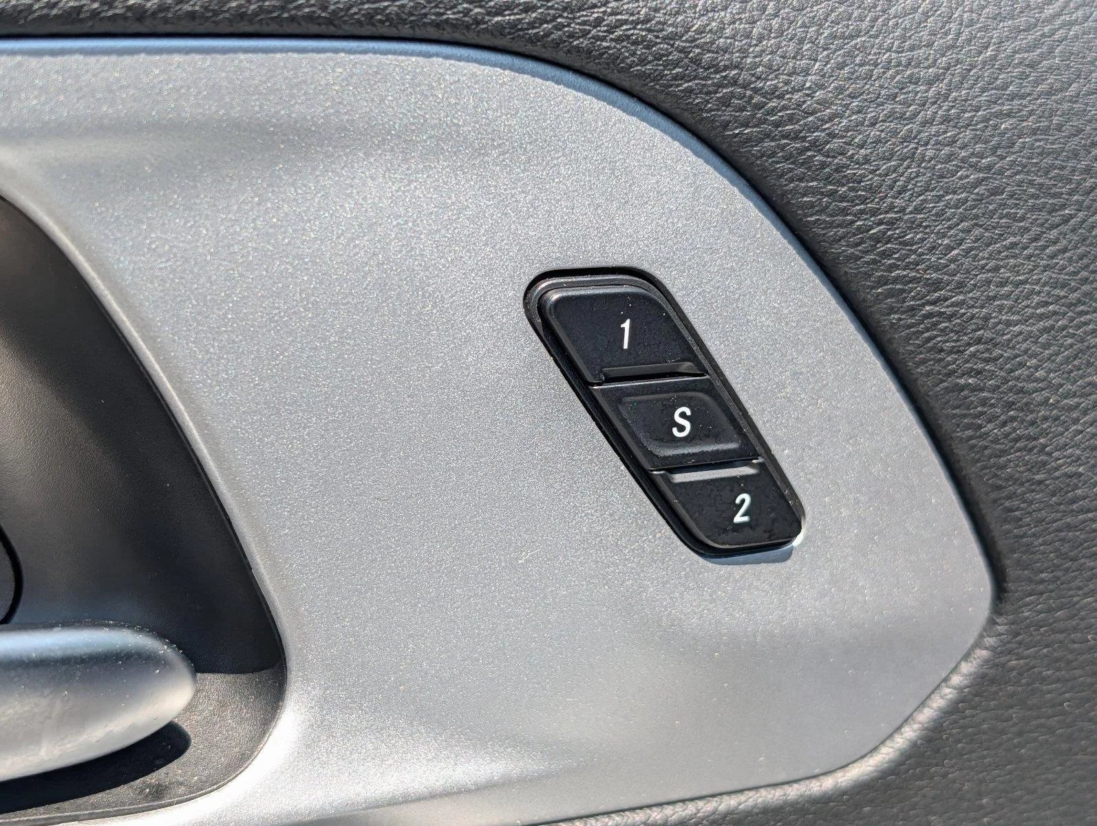 Used 2025 Bright White Clearcoat Chrysler Limited image 16