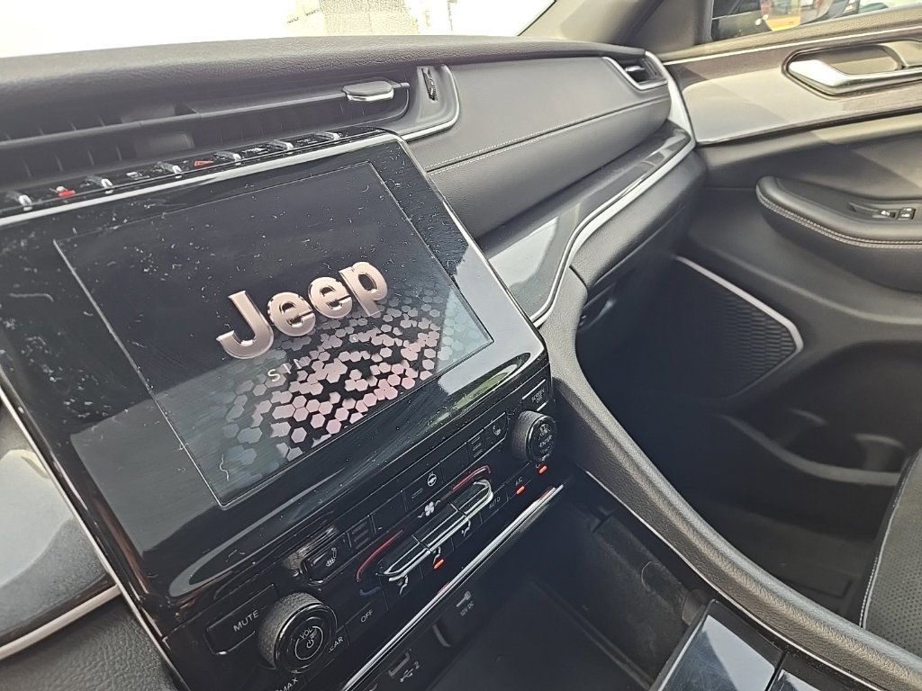 Used 2021 Black Jeep Altitude image 15