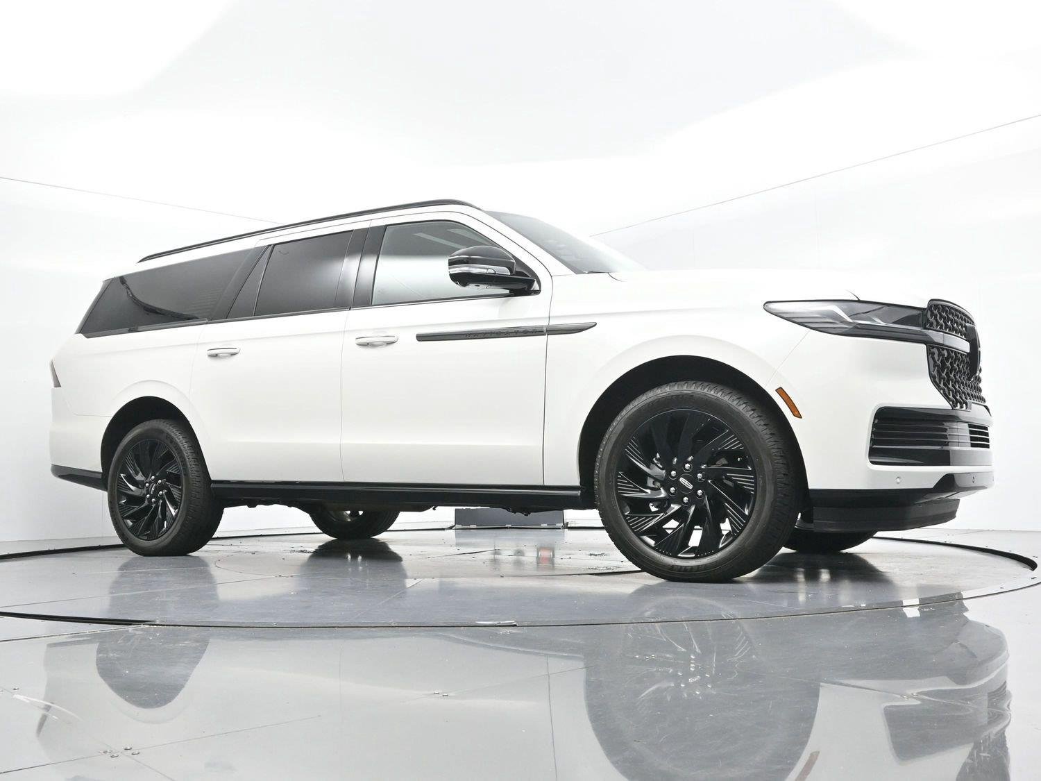 Used 2026 Pristine White Metallic Tri-coat Lincoln Reserve image 46