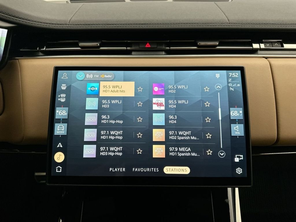 Certified Used 2025 Fuji White Land Rover Dynamic SE image 27