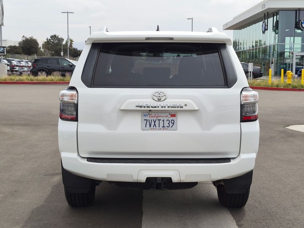Used 2016 White Toyota SR5 image 7