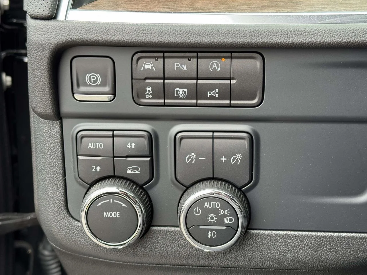 Used 2025 Black Chevrolet High Country image 18