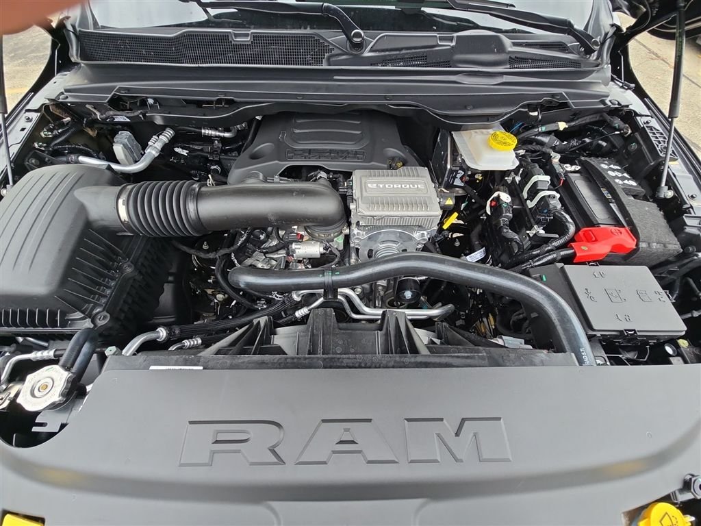New 2026 Diamond Black Crystal Pearl-Coat Exterior Paint RAM Big Horn/Lone Star image 10
