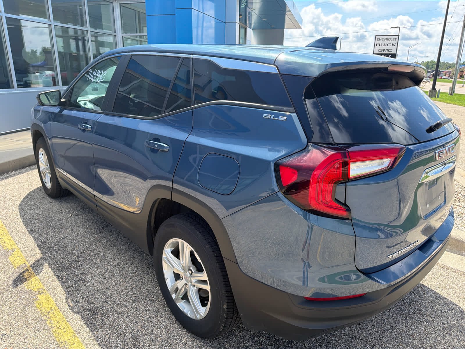 Used 2024 Downpour Metallic GMC SLE image 5
