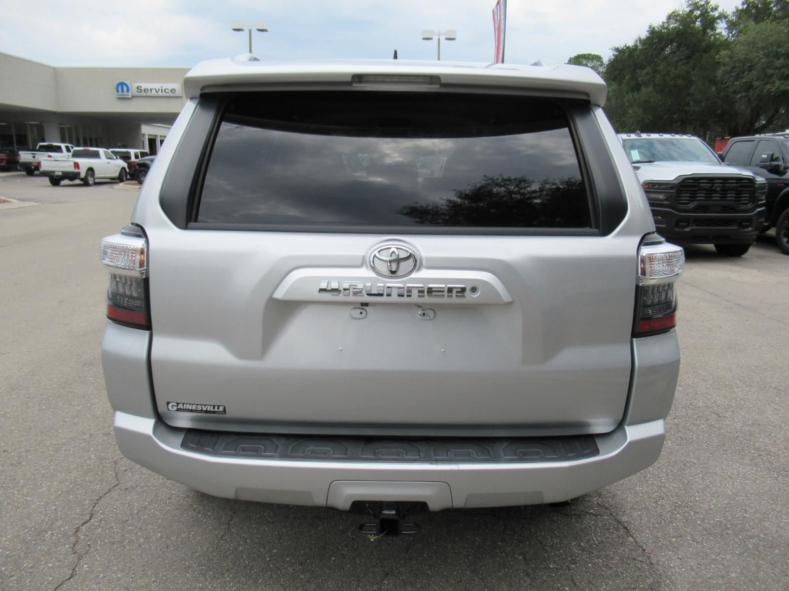 Used 2018 Silver Toyota SR5 image 6