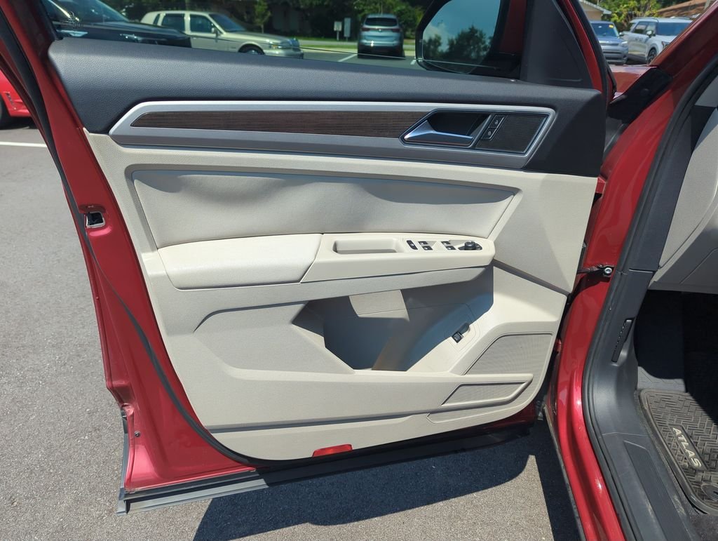 Used 2018  Volkswagen 3.6L V6 SE image 19