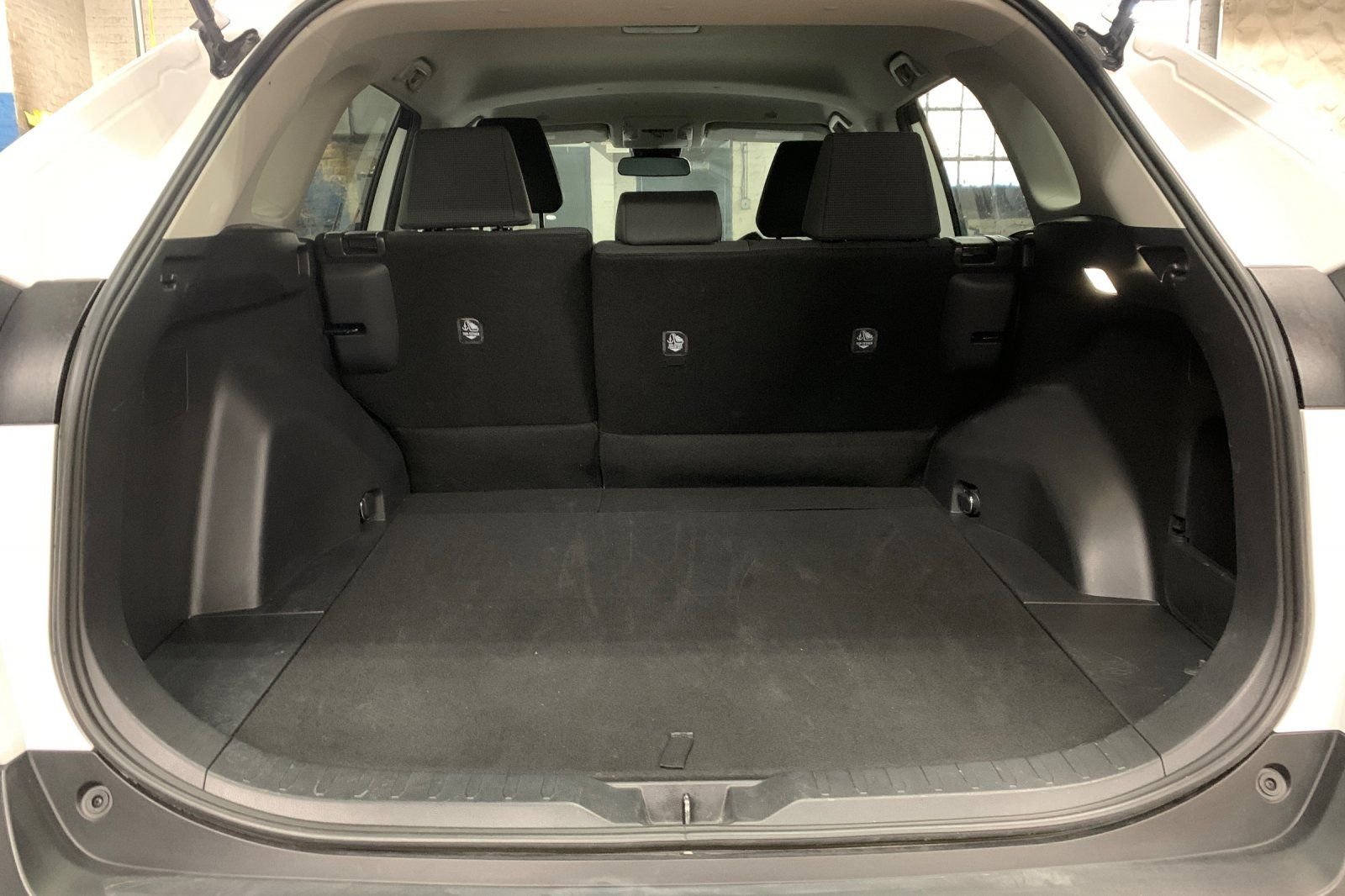 Used 2025 White Toyota LE image 18