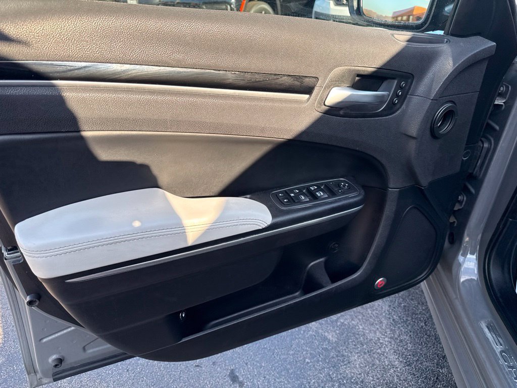 Used 2017 White Chrysler S image 19