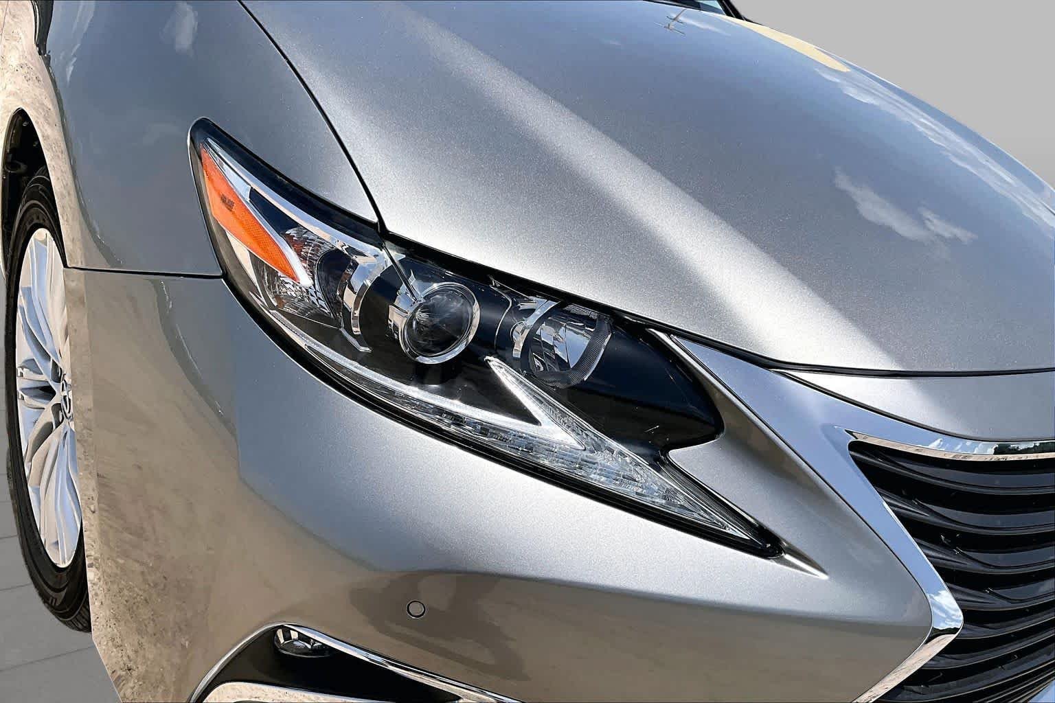 Used 2016 Atomic Silver Lexus  image 25