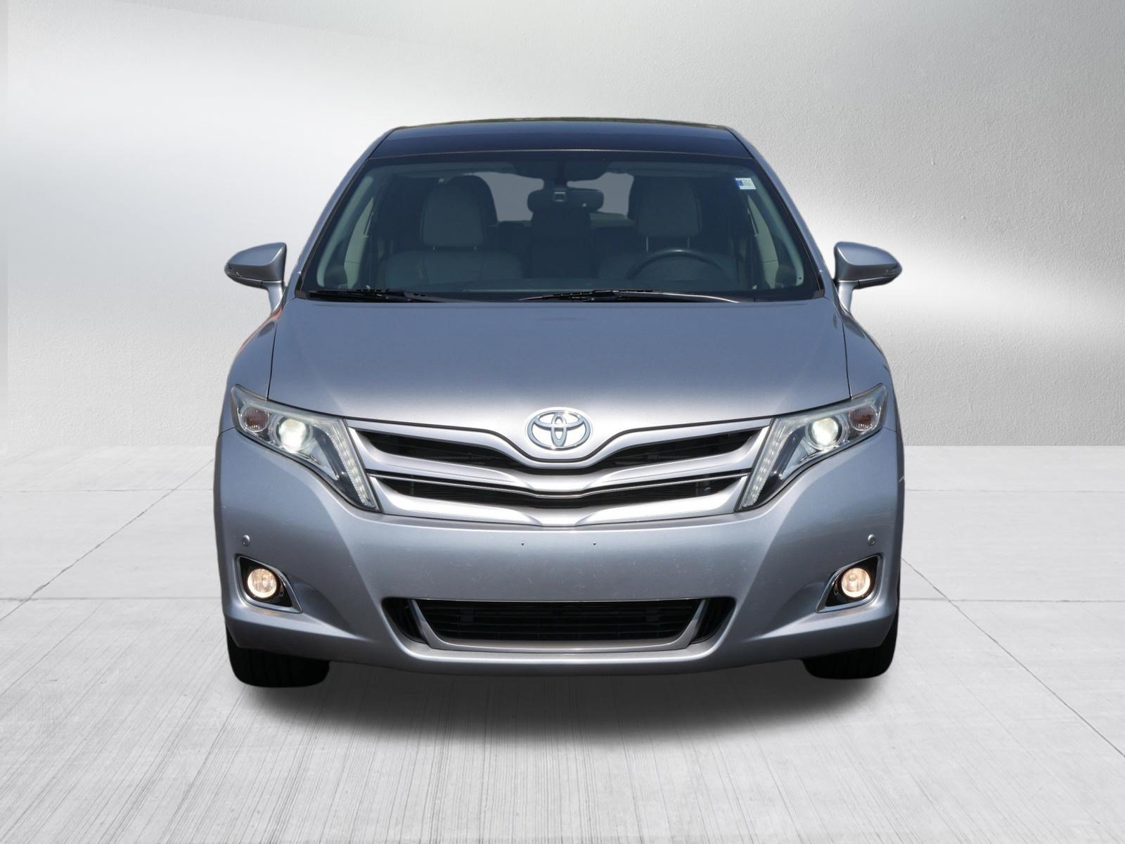 Used 2015 Celestial Silver Metallic Toyota Limited image 2