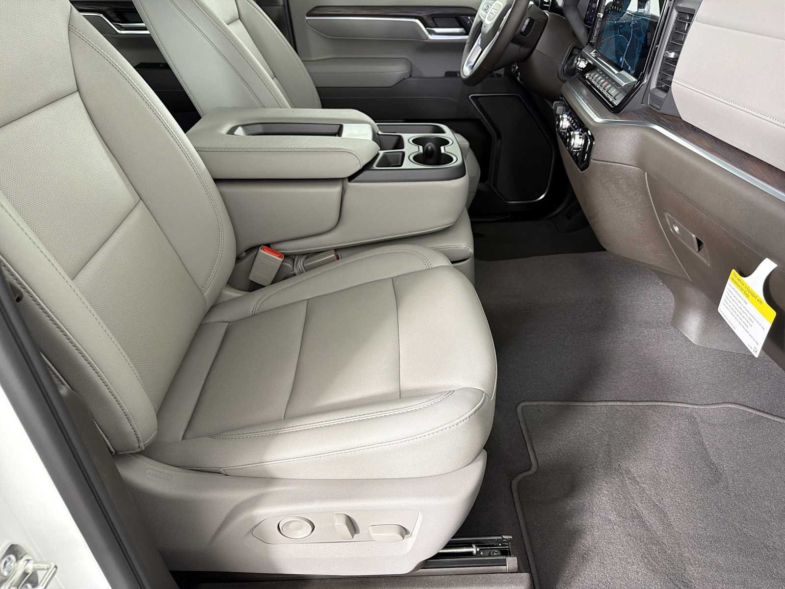 2026 GMC Sierra 1500 SLT - Photo 11