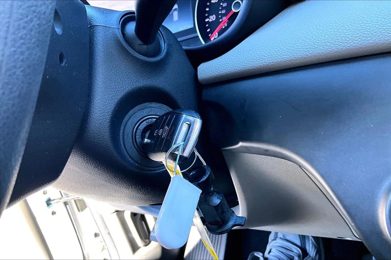 Used 2017 White Kia LX image 25