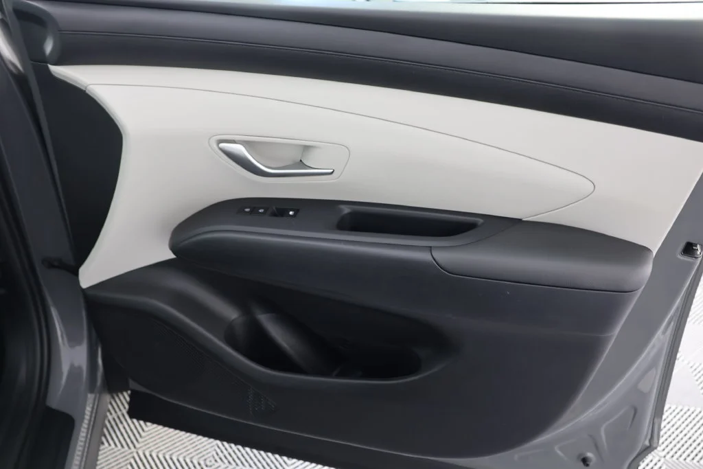 Used 2025 Gray Hyundai SEL image 27
