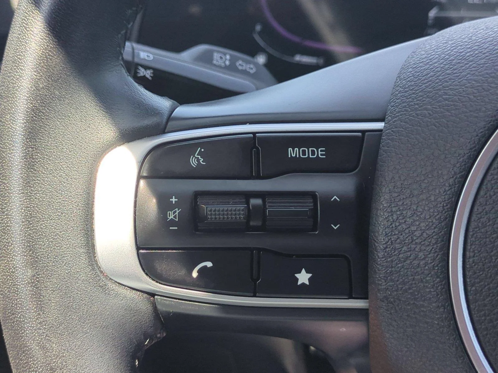 Used 2024 Everlasting Silver Kia EX image 20