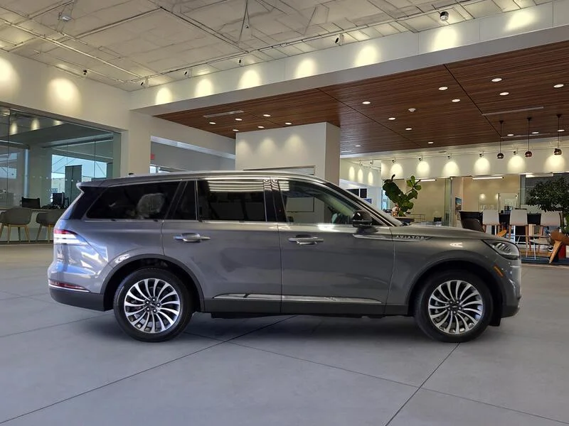 Used 2023 Gray Metallic LINCOLN RESERVE AWD image 6