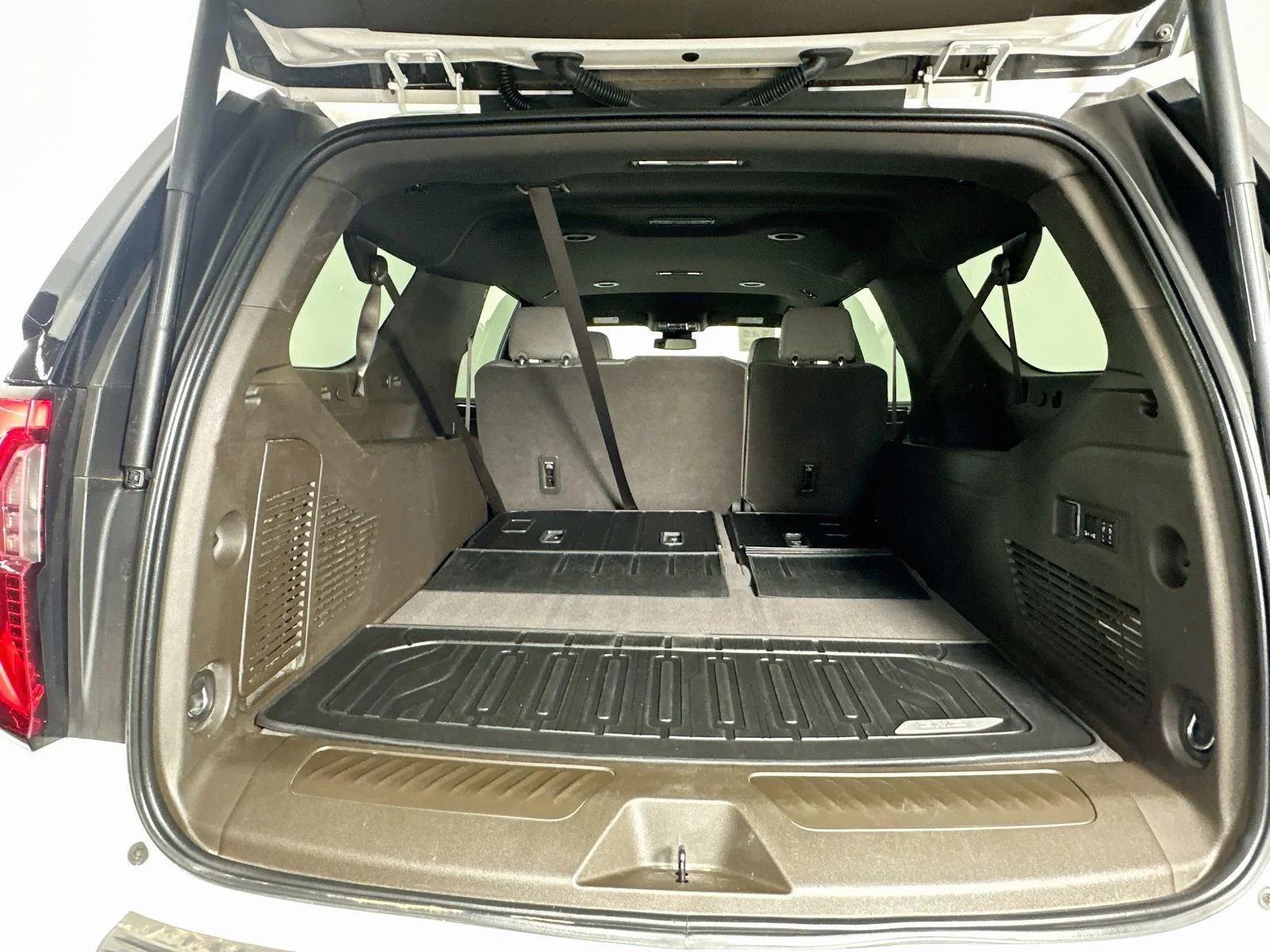 Used 2026 Summit White GMC Elevation image 28