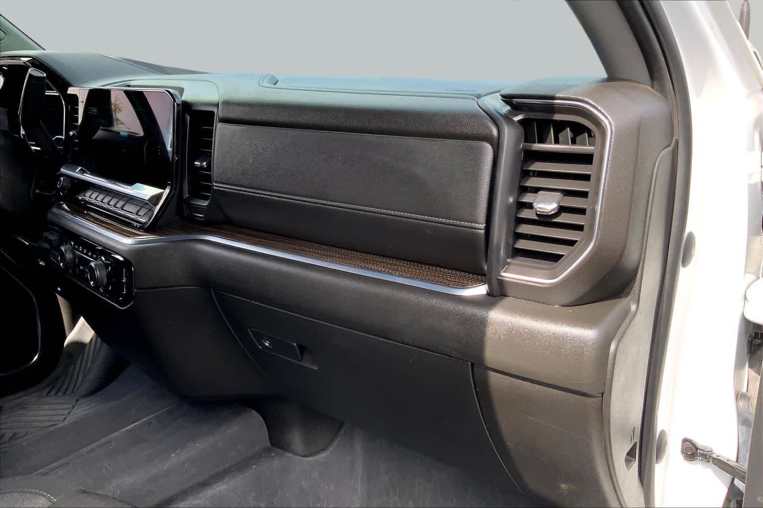 Used 2024 Summit White Chevrolet LT image 19